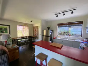 Cosy house with tropical garden - Image 5