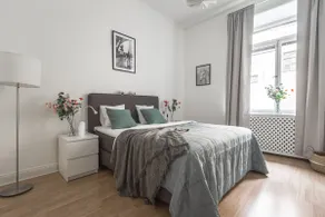 Old charm 3BR in trendy area - Image 2