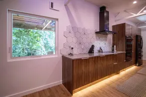 Modern Living in Kirkland 3BD 2BA AC - Image 5
