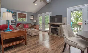 Dogs Love This Lakefront Cozy Cottage - Image 2