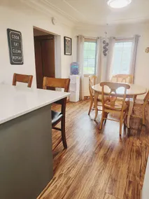 Spacious 4BR/2.5BA - Family & Contractor Friendly! - Image 5