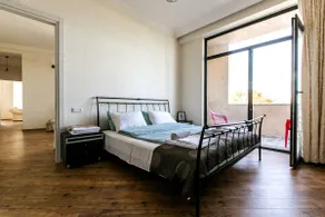 3BR/2BA Central APT on Saburtal 4 rooms - Image 5