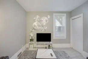 Stunning Couples Retreat - Downtown Getaway - Image 2