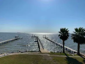 Waterfront Bay House w/ 300’ Lighted Fishing Pier - Image 3