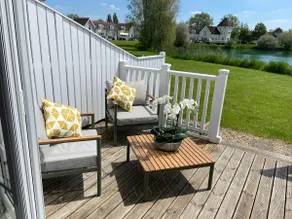 New Hampton style house on Cotswold lake -sleeps 6 - Image 5
