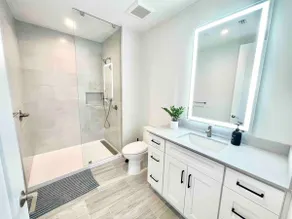 Luxury & Modern 2bed/2bath -KING beds #20 - Image 4