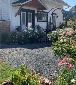 Historic 1884 Country Cottage with Modern Luxury - Image 2