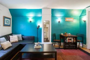 Private Top Floor Apartment centrally in Uptown! - Image 5