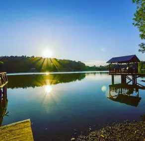 the small rustic lake house - Image 2