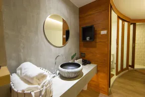 Award Loft• 6 pax •1 min Airport Train & Platinum - Image 4