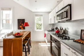 Designer Cottage | Garden Oasis | Walk to Plaza - Image 4