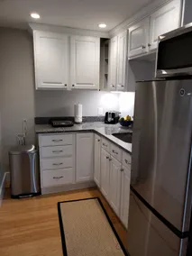 Sunny Wakefield studio apartment - Image 4