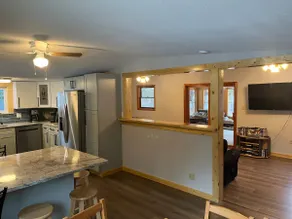 BIG BLUE COTTAGE! STEPS FROM LAKE!*Wifi*BEST VALUE - Image 3
