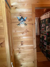 His Blackbeard Tiny Cabin on Hartwell w/Dock - Image 4