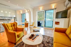 Seaview luxury flat in Kotor with 2 terraces - Image 2