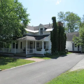 Winterberry Bed & Breakfast - Image 2