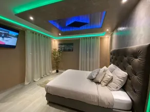 Lovely apartment with a hot tub and sauna - Image 5
