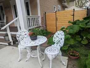 Hot Tub Hideaway Downtown close to the City Beach! - Image 3