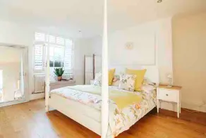 BRIGHTON BEACH APARTMENT Parking Free On-site EV - Image 3