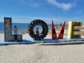”Live Life Sunnyside Up” - Minutes From The Beach! - Image 2