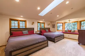 Mt. Baker Lodge hot tub & sauna, creek sleeps 16+ - Image 4