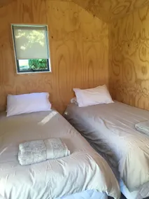 Cosy Hilltop Cedar Cabin. - Image 3
