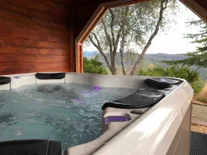 Hilltop Yosemite Retreat w/ Views, Hot Tub, Pool, Game Room, Close to Town - Image 5