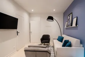 APOLLINAIRE Suite: Top Left Bank Location - Image 2