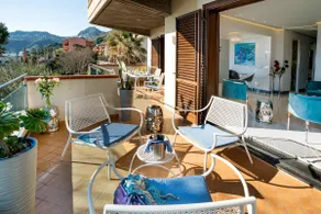 Appartement de luxe en bord de mer, 2 chambres, piscine et parking - Image 4