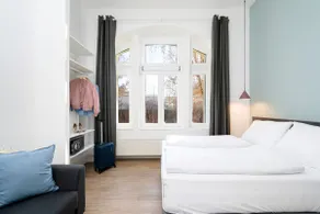 150 sqm apartment with 3 bathrooms and balcony - Image 4