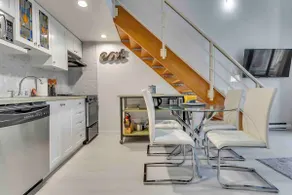 Contemporary loft DT Vancouver with parking - Image 4