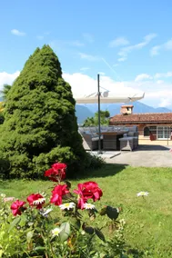 Garden apartment with lake view - Image 5