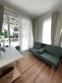 A cozy home, with a large backyard - Image 4