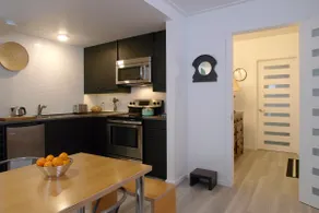 Cool Blue — Modern OneBR Apartment in PEC - Image 5