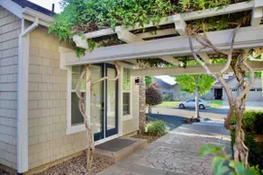 Detached, private, front-located with easy access - Image 4