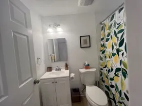 Chic urban retreat 1-Bed Bsmt Apt | Near Nat. Mall - Image 4