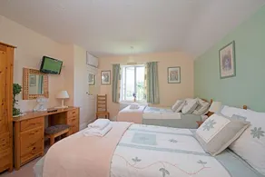 Spacious apartment close to beach - Image 5