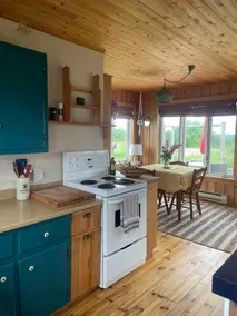 Charming with waterfront view. Pets welcome! - Image 4