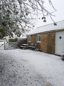 Detached Holiday Home in Norfolk/Cambridgeshire,sleeps 4 great for children/pets - Image 2