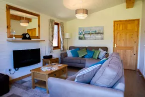 Luxury 3 bed lodge, parking & private deck - Image 4