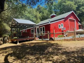 Red House Retreat - Local Artists Sculpture Garden - Image 4