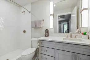 Spacious 1 Bedroom Condo near the French Quarter - Image 5