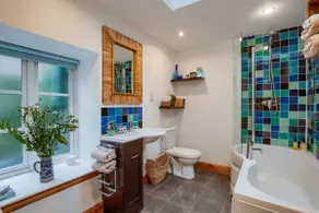 Spacious one bedroom apartment in historic village - Image 3