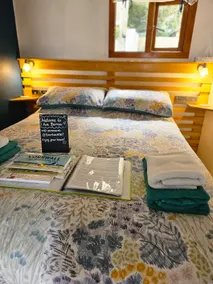Ava Burrow: Cosy Coastal Hideaway + Garden - Image 2