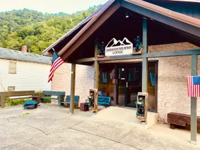 Crossroads Mountain Lodge - Image 3