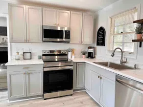 Spacious 4 BR Escape w/ Fenced Yard Near Downtown - Image 5