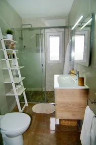 Seaside Chalet - Image 5