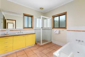 The Beach House, Sunshine Beach - Image 3