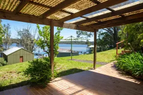 Bayview I Absolute Waterfront with Jetty I 5 Mins to Hyams Beach - Image 3