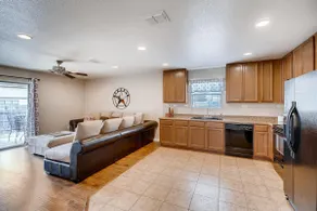 *Open*Pool/Park Access*#3 BMT/Seaworld/Riverwalk - Image 4